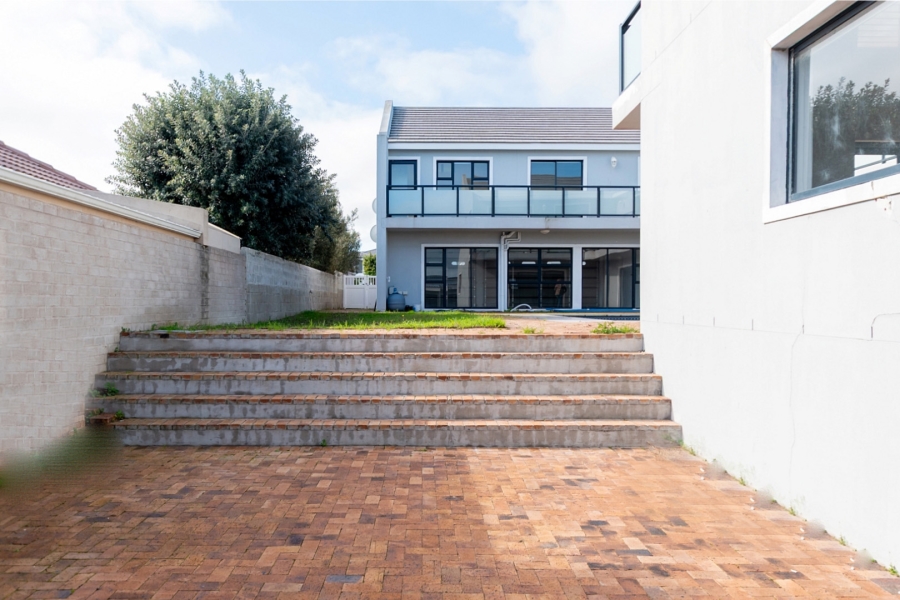 6 Bedroom Property for Sale in Myburgh Park Western Cape